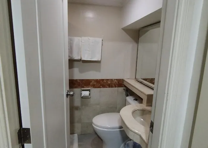 Ralph Anthony Hotel 2*